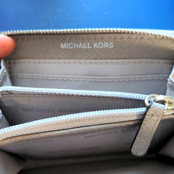 Michael Kors Mini-Wallet Grey - Picture 3 of 4